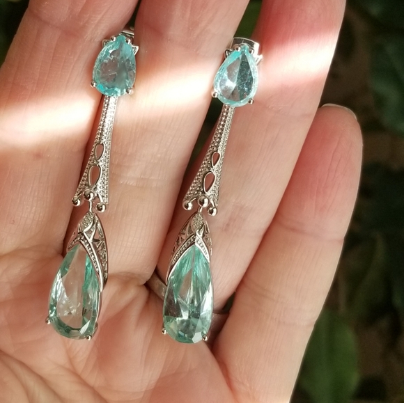 Gorgeous Simulated Aquamarine  Earrings - Picture 4 of 6